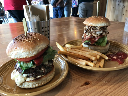 パティもバンズも美味しい本部町のハンバーガー屋さん