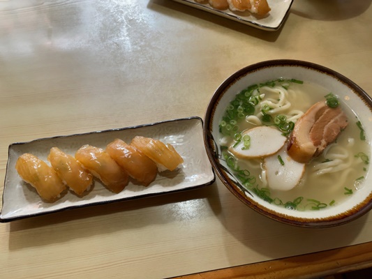 那覇で大東そばと大東寿司