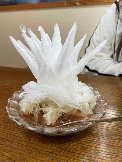 アーティスティックなぜんざいが食べられる沖縄そば屋