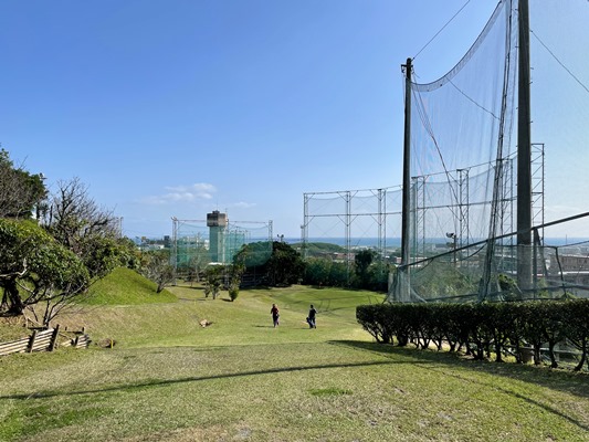 西原町の練習場に併設されている10ホールのパー３コース