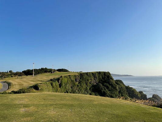 世界級の素晴らしいロケーションの沖縄のクリフコース