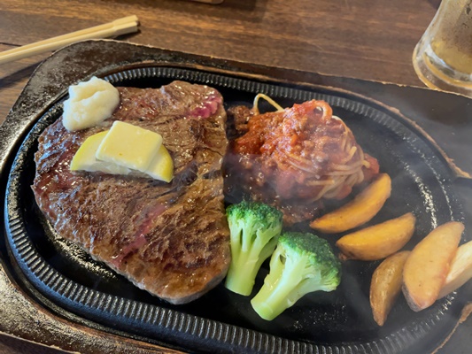 ランチは名護で柔らかヒレステーキ