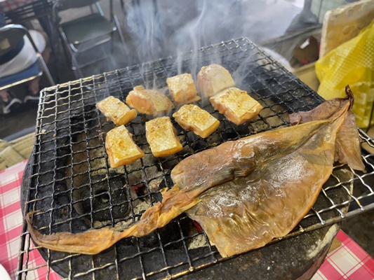 昼から飲める牧志の鮮魚店