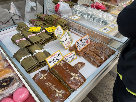 沖縄の伝統菓子の「ちんびん」と「ムーチー」