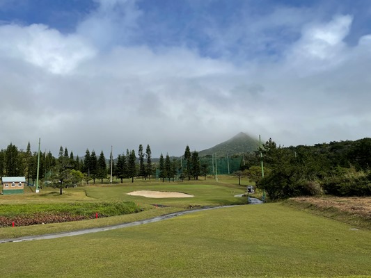 久志岳が見える沖縄北部のショートコース
