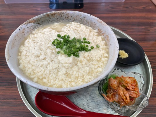 糸満の宇那志豆腐店の豆腐を使用した絶品「ゆし豆腐そば」
