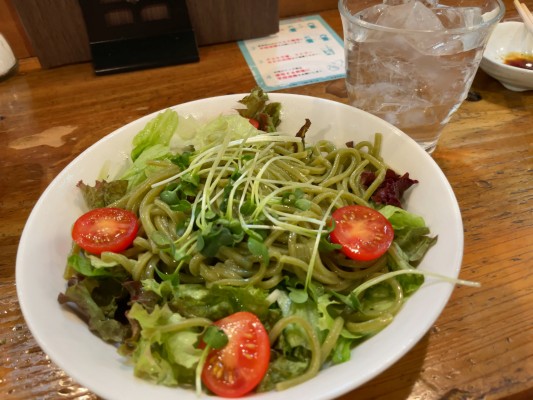 与論島の新しい特産のモリンガを練りこんだモリンガ麺