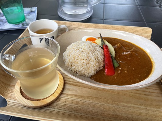 加計呂麻島のイノシシカレーと月桃茶