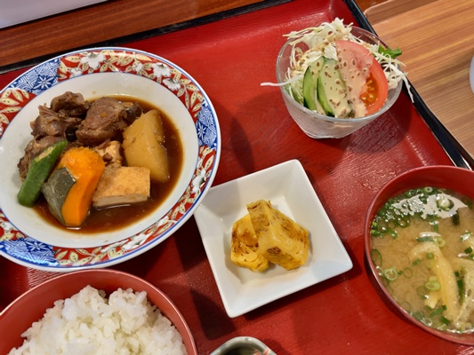 喜界島でのランチは豚骨定食