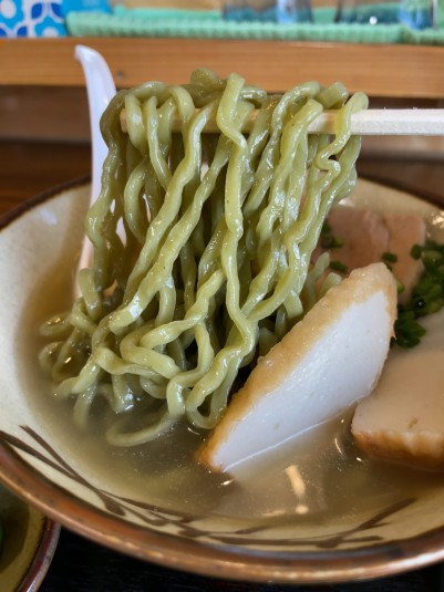 沖縄そばに月桃を練り込んだ月桃そば
