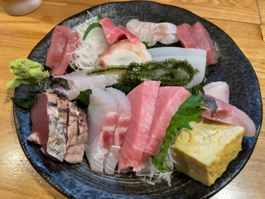 刺身の盛り合わせの質と量が素晴らしい石垣島の居酒屋