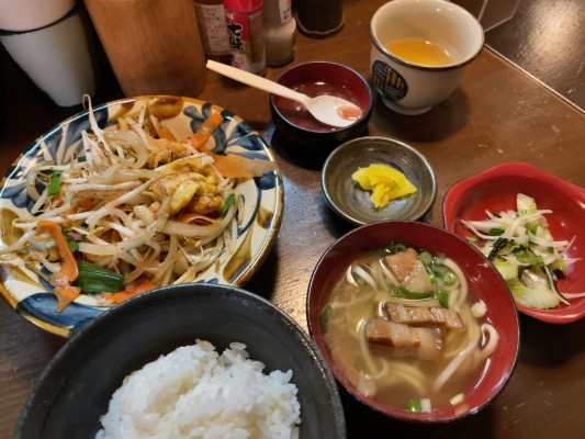 絶品のフーチャンプルーのお店