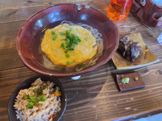 沖縄人が作った最初の沖縄そば「ベェーラーそば」を再現した沖縄そば