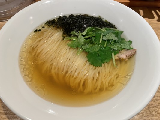 瓢亭別館の元料理長が作る澄みきったラーメン