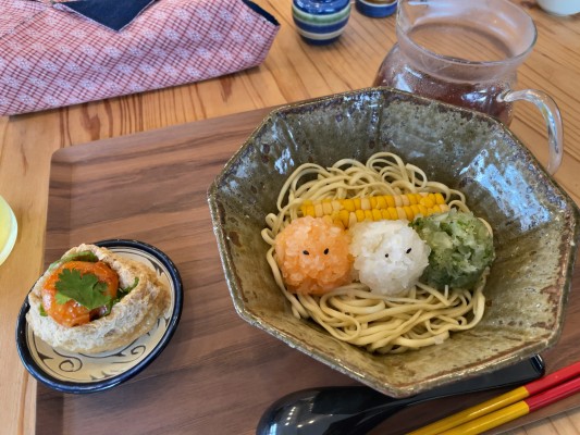 沖縄そば屋「たからまちがー」の月替わりメニュー１年分
