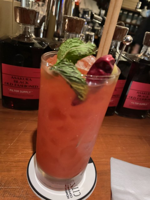 福岡にある珍しい物をインフュージョンしたお酒が飲めるバー