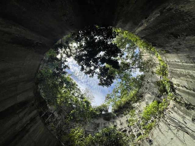 空を見上げると美しい砲台跡
