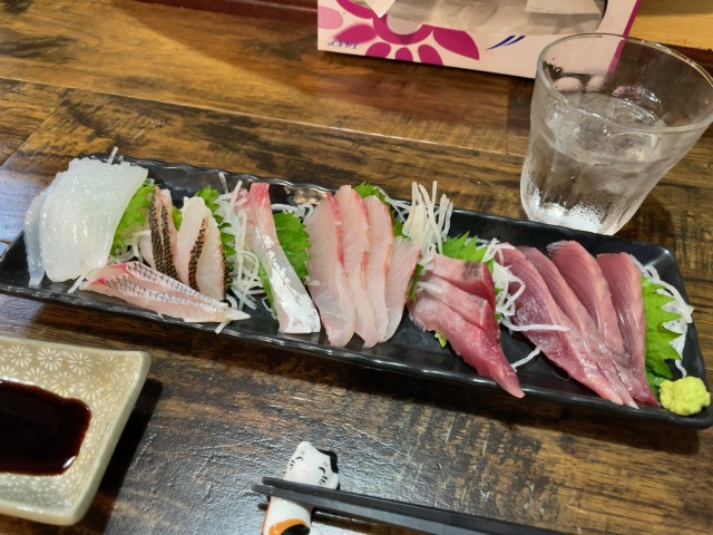 激安の刺身の盛り合わせ