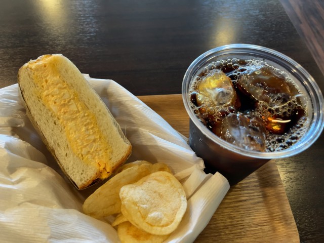 ダグズのコーヒーとサンドウィッチ
