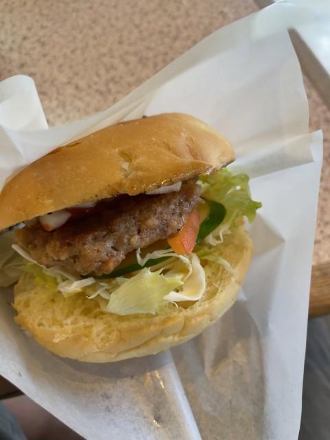 伊江島牛を使ったエースバーガーと伊江島牛と伊江牛の違い