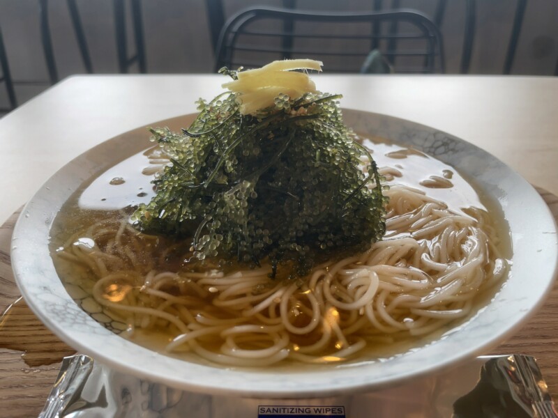 海ぶどうとなまり節を使った宮古冷麺