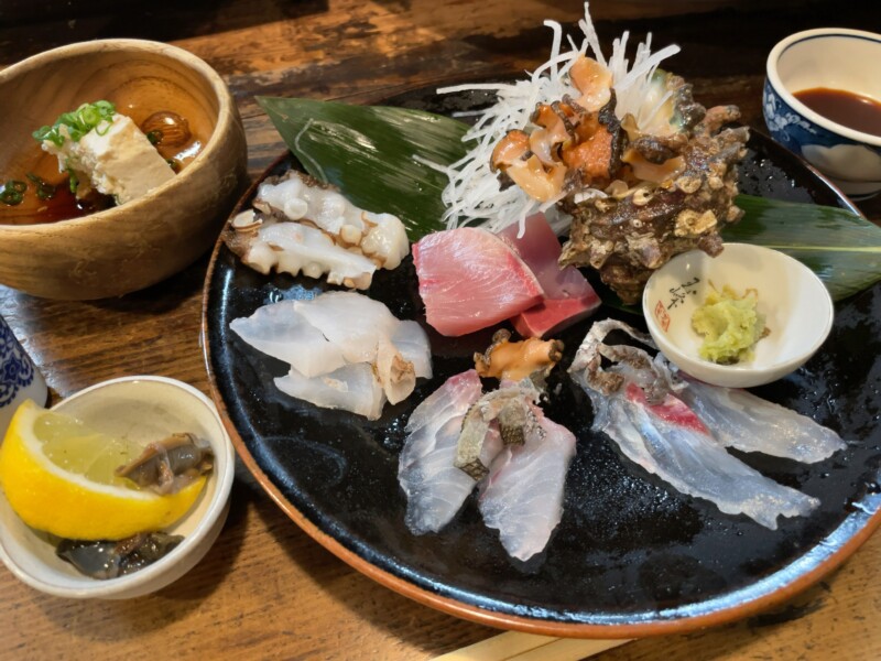 島根県益田市にある山陰一の名居酒屋で史上最高のワカメに出会う