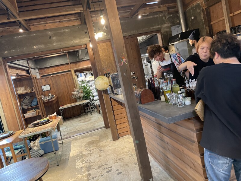 栄町市場の珈琲屋さんと糸満の新進気鋭の陶芸家と沖縄を代表する天才バーテンダーの競演