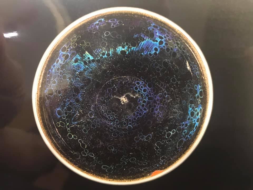 宇宙のように煌めく曜変天目