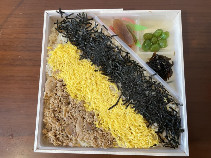 福岡県の駅弁「かしわめし」食べ比べ