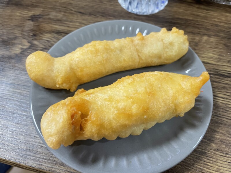 今年、那覇市宇栄原オープンした漁師が営む鮮魚店の刺身とアチコーコーな天ぷら