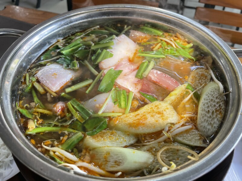 ブンタウ名物エイ鍋
