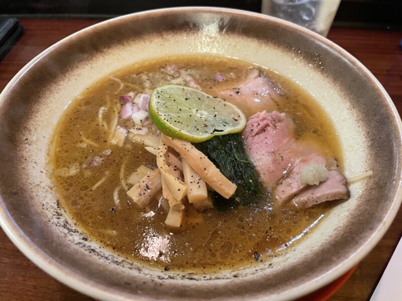 ベトナムの魚醤ヌクマムをかえしに使った濃厚鶏白湯ラーメン