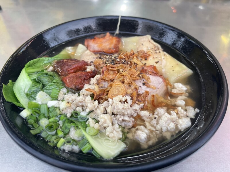 ビンタイン区のティゲ市場近くの絶品の水餃子麺のお店