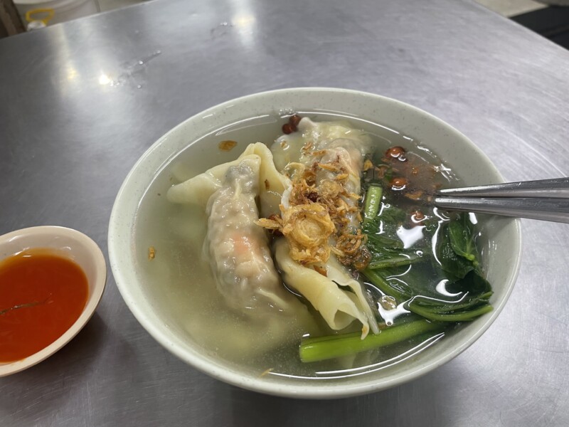 ビンタイン区のティゲ市場近くのもう一軒の水餃子麺の名店