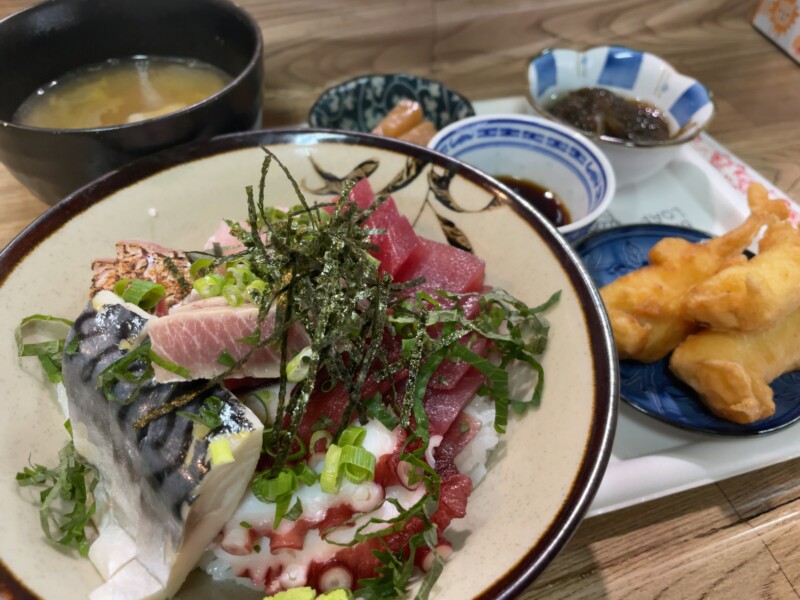 コスパ最強の那覇市東町の海鮮丼