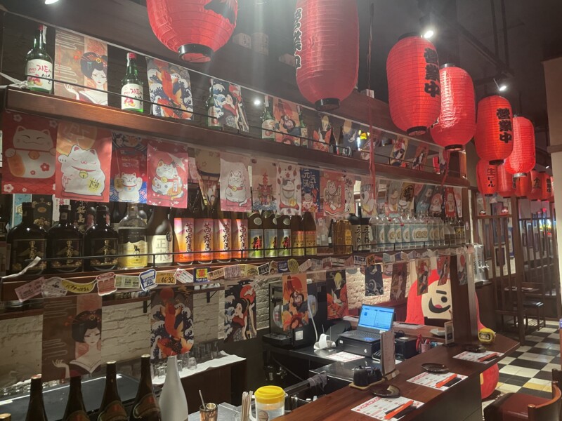 ドンコイ通りの古アパート内にある日本人オーナーの居酒屋
