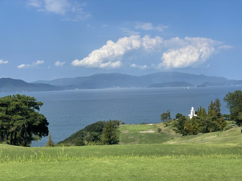香川県の岬の先に造られた瀬戸内海と小豆島を一望できるシーサイドコース