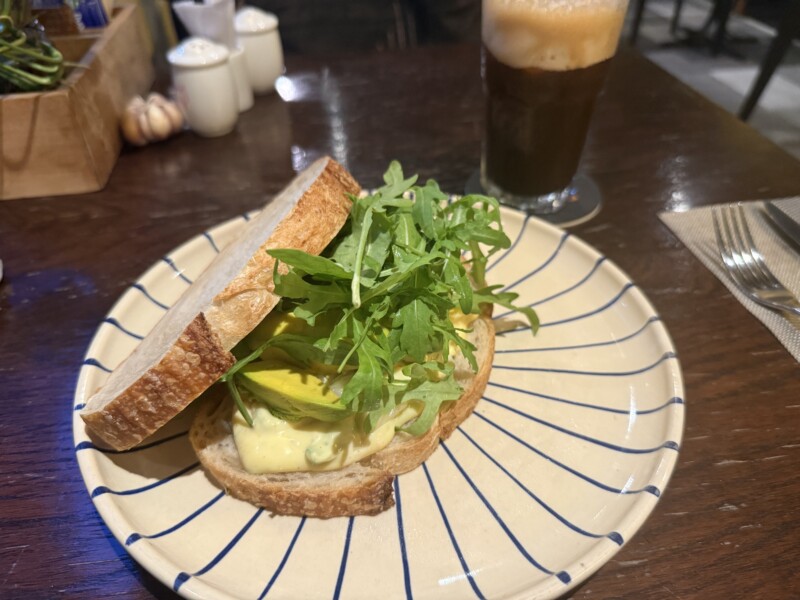 天然酵母のパンを使用したタルテーヌが食べられるホーチミンのベーカリーカフェ