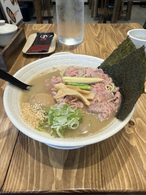 タオディエンの富士ビーフ？を使用しているシンガポール人が経営する高級ラーメン