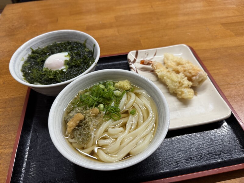 純手打ちにこだわり包丁で1本1本丁寧に切る讃岐うどん