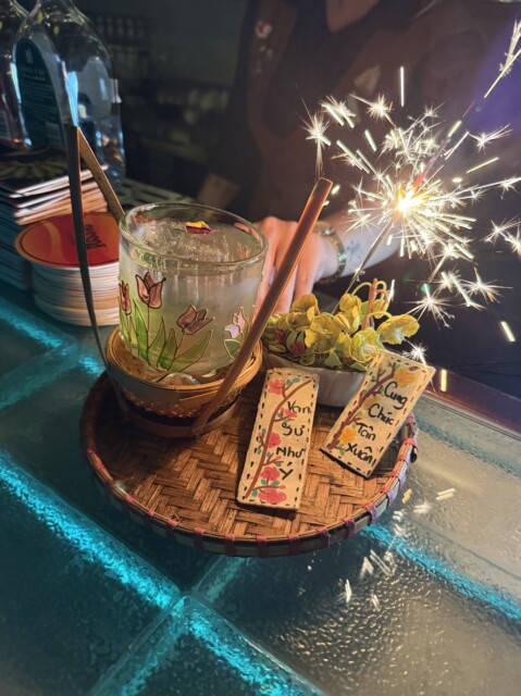 ベトナムの伝統的なお酒を使ったカクテルを出すホーチミンのバー