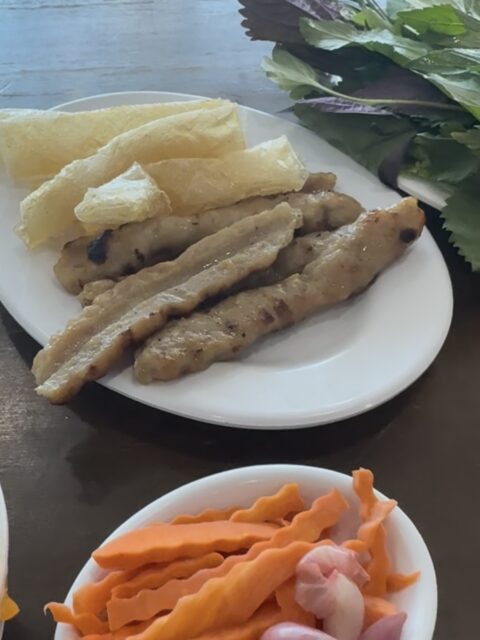 ランチにニャチャン名物ネムヌンを