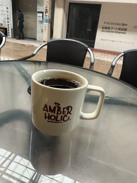 コザ一番街で自家焙煎の渾身の一杯を楽しめるコーヒースタンド