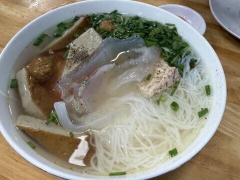 ニャチャン１食目は、ニャチャン名物のブンカースア