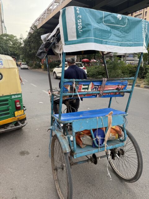 インドのリキシャの由来は人力車から