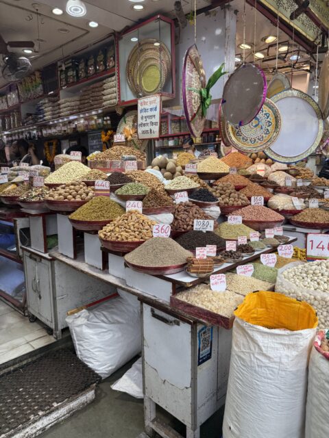 インドでの最後の目的は、カルパシ（石の花）をデリーのスパイス市場で探すことだった