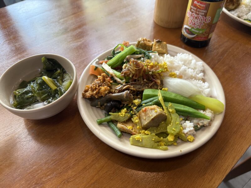 ベトナムのコムチャイ（精進料理）