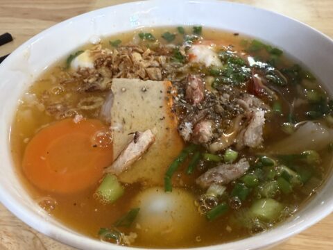 フーコック島、アントイの港町で渡り蟹の麺料理「バンカンゲー」