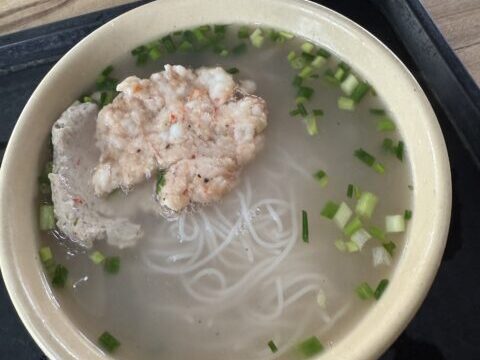 サンセットタウンで食べるフーコック島のご当地麺ブンクアイ