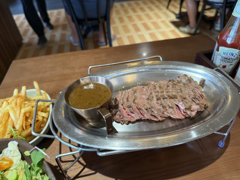 ホーチミンで味わうフランスのL’Entrecôteスタイルのステーキ